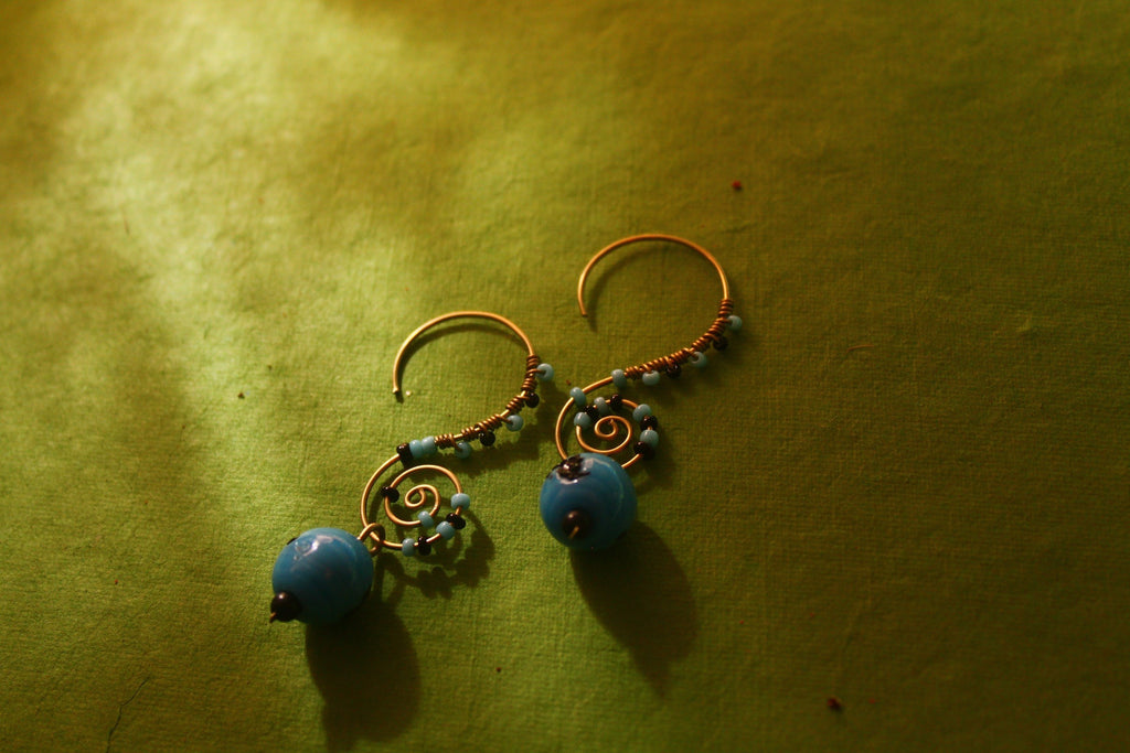 Curve Beauty - Beautiful Women's earrings made out of upcycled material by ECOHUT